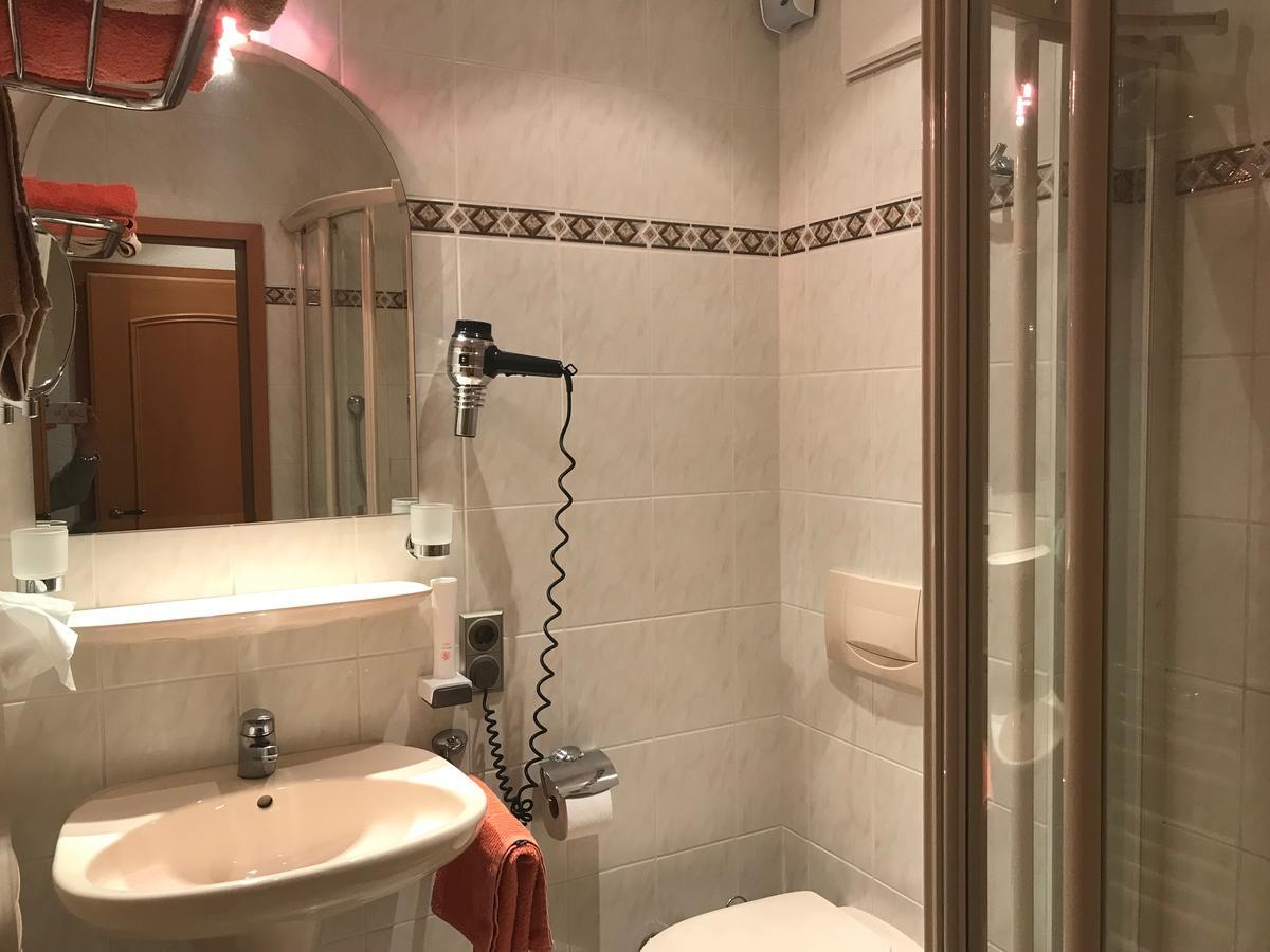 Gasthof & Hotel Goldener Hirsch Бад-Бернекк-ім-Фіхтельґебірґе Екстер'єр фото