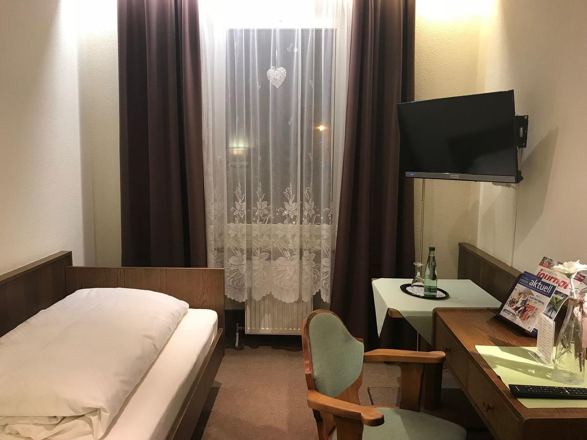Gasthof & Hotel Goldener Hirsch Бад-Бернекк-ім-Фіхтельґебірґе Екстер'єр фото
