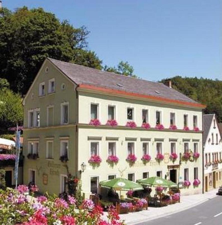 Gasthof & Hotel Goldener Hirsch Бад-Бернекк-ім-Фіхтельґебірґе Екстер'єр фото