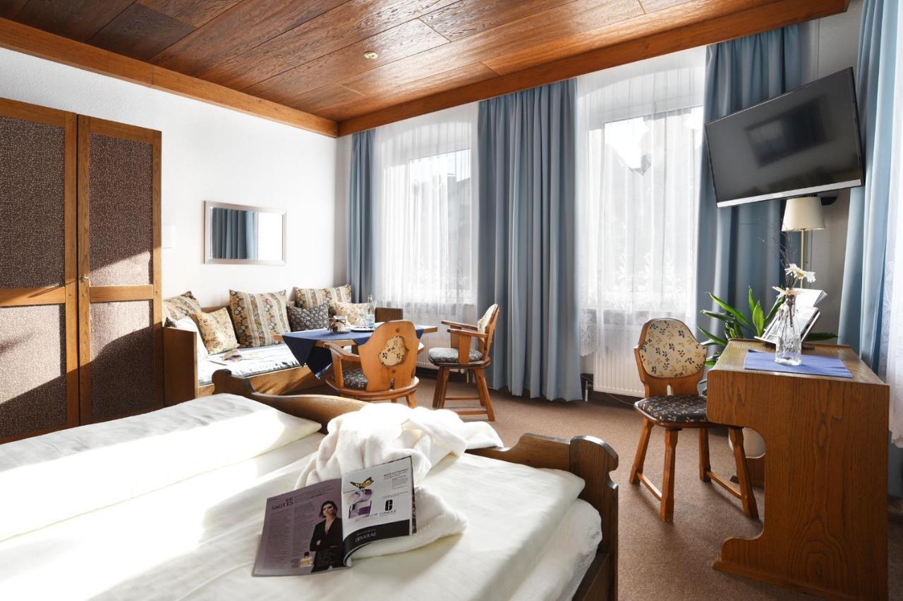 Gasthof & Hotel Goldener Hirsch Бад-Бернекк-ім-Фіхтельґебірґе Екстер'єр фото