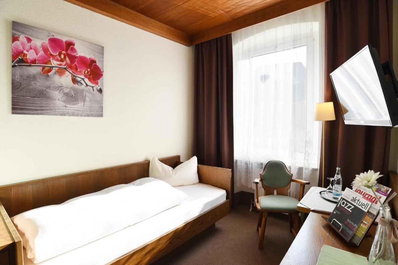 Gasthof & Hotel Goldener Hirsch Бад-Бернекк-ім-Фіхтельґебірґе Екстер'єр фото